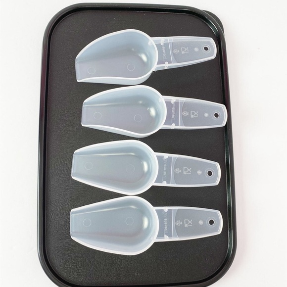 New Tupperware scooper - Picture 2 of 3